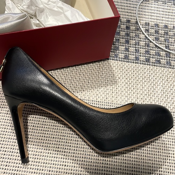 Salvador Ferragamo Heels! - Picture 8 of 9